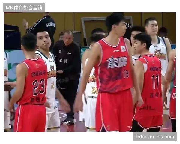 四川队创下CBA历史最长连败纪录,球队阵容深度和球员能力与其他队伍差距明显 四川队创下CBA历史最长连败纪录,球队阵容深度和球员能力与其他队伍差距明显